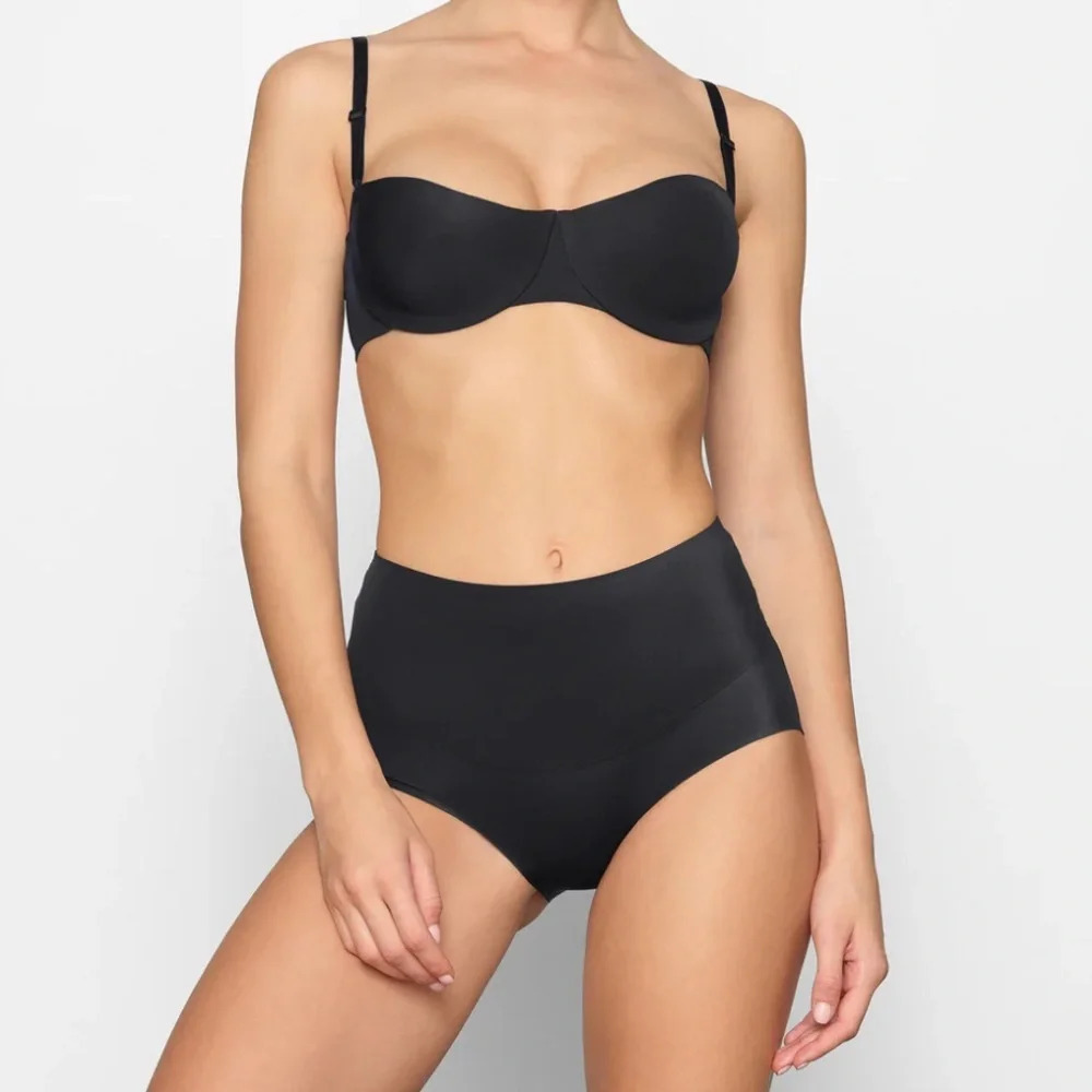 SKIMS Smoothing Intimates Strapless Bra  BA-BAN-2607 color‎ Onyx 44DDD